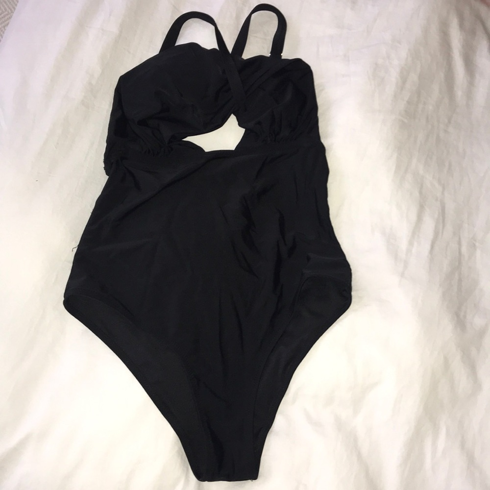 Cupshe One Piece - Picture 2 of 4